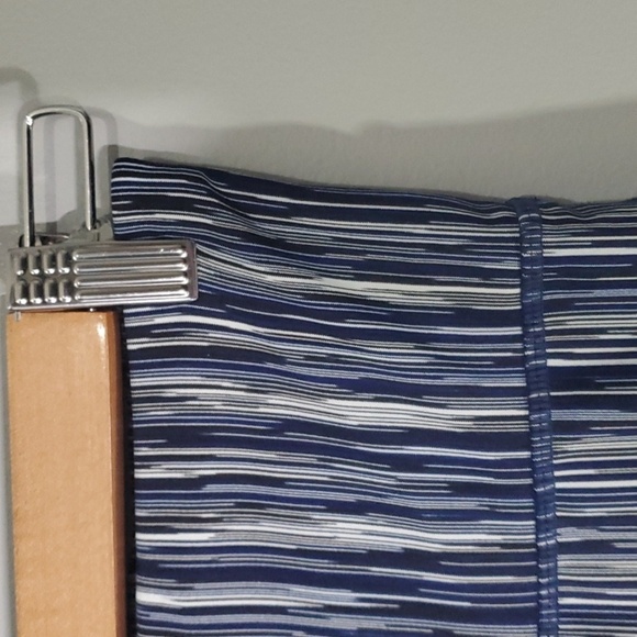 GapFit pants women's sz xs blue white abstract vertical lines activewear… - Picture 7 of 12